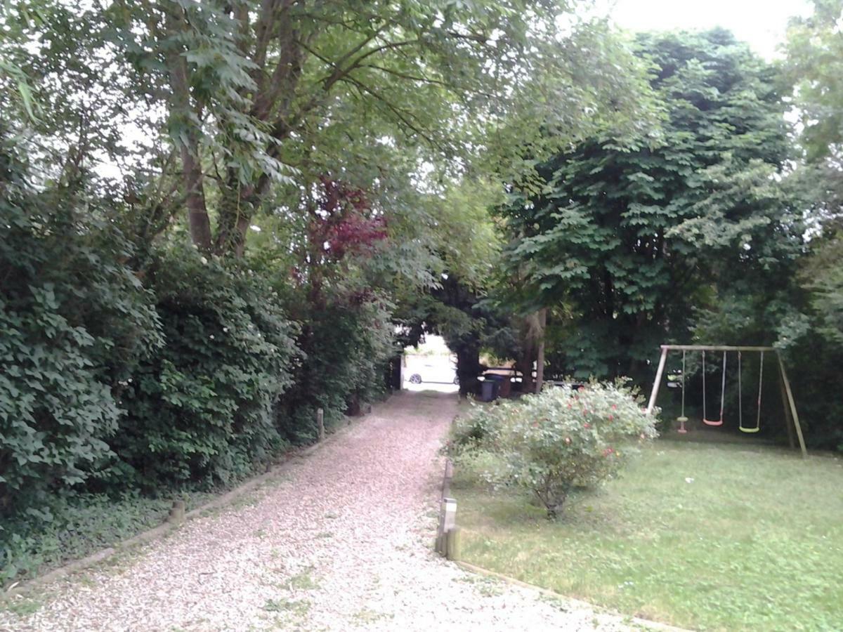 Les Seringats Poissy Exterior photo
