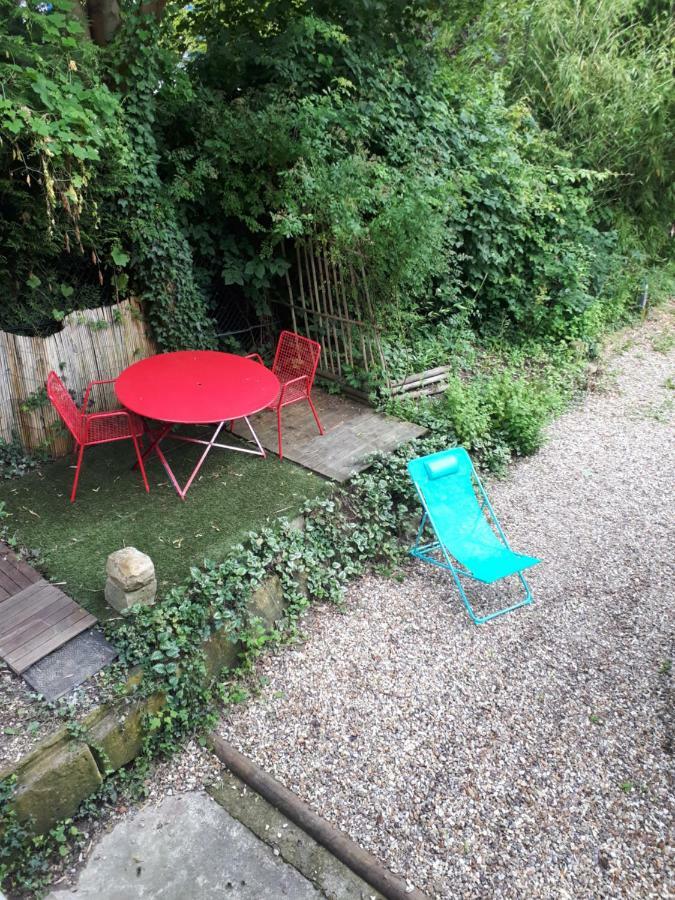 Les Seringats Poissy Exterior photo