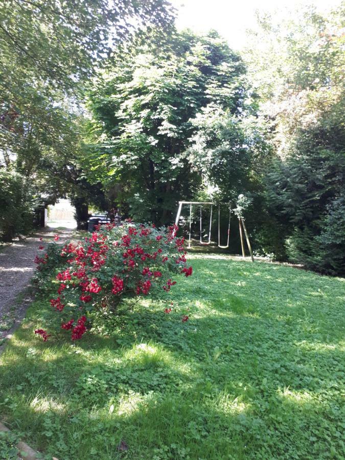 Les Seringats Poissy Exterior photo
